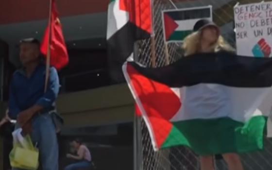 متظاهرون في تيخوانا المكسيكية يطالبون بقطع العلاقات مع الاحتلال