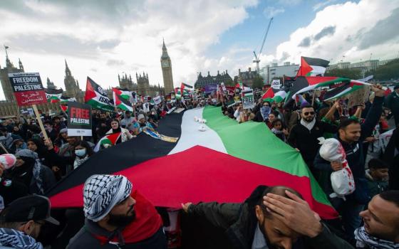 هددت المتضامنين مع فلسطين منظمة محامون صهيونية تواجه تحقيقاً في بريطانيا  