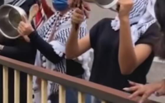 ماليزيون يتظاهرون أمام السفارة الأمريكية تنديدًا بتجويع غزة