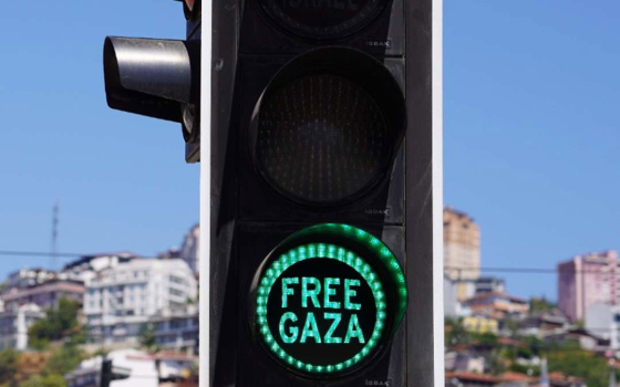 عبارات تضامن على إشارات المرور في تركيا