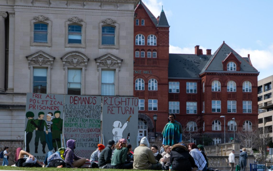 أيدوا فلسطين! طلاب يواجهون الإيقاف عن الدراسة في جامعة "ويسكنسون"