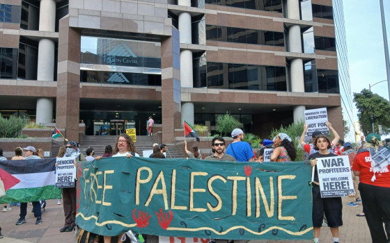 متظاهرون يحاصرون مؤتمرًا دفاعيًا داعمًا للاحتلال في أوستن