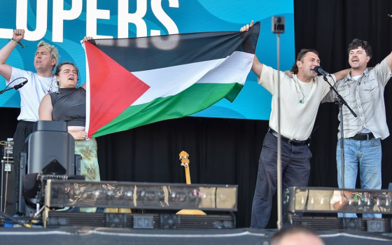 انسحاب فرق من مهرجان بريطاني بعد منع دعم فلسطين