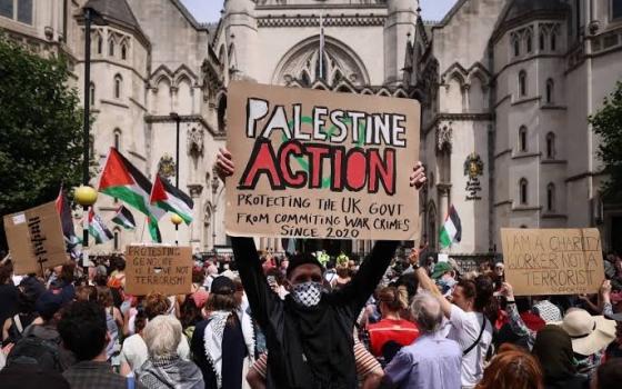 المحكمة العاليا ببريطانيا تتيح لـ”حركة فلسطين” الطعن في قرار حظرها  