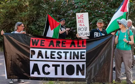 مظاهرة في بلفاست تندد بحظر "حركة فلسطين" في بريطانيا