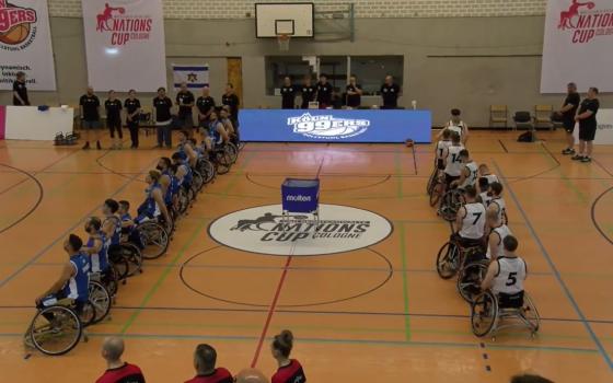 المنتخب البريطاني لكرة السلة يحتج رمزيًا ضد فريق الاحتلال