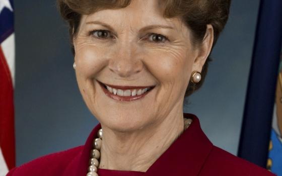 نشهد موت أشخاص يتم تجويعهم بشكل ممنهج لأن إسرائيل ترفض إدخال المساعدات الضرورية لبقائهم على قيد الحياة  جين شاهين، سيناتور وزعيمة ديمقراطية بمجلس الشيوخ الأمريكي