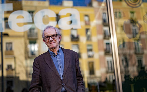 الشرطة الإسكتلندية تعتقل كاتبًا شهيرًا لتضامنه مع فلسطين  