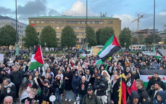 "نفخر بغزة" صحفيون سويديون يحتجون ضد اغتيال زملائهم بغزة