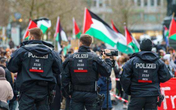 نددوا بالإبادة.. اعتقال 100 ناشط خلال احتجاج ببرلين