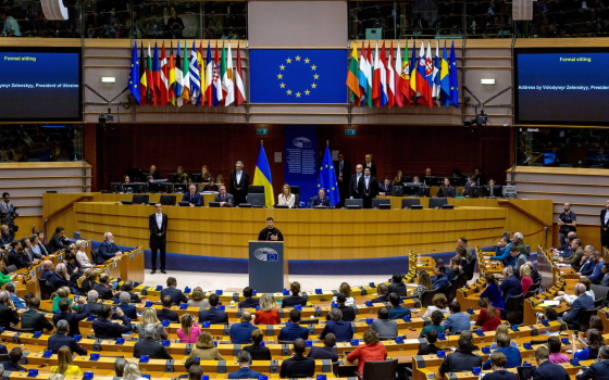 41 برلمانيًا أوروبيًا يطالبون بتعليق العلاقة التجارية مع الاحتلال