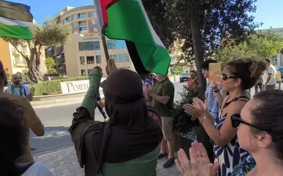 في مالطا ..نشطاء يحتجون على مؤتمر طبي بمشاركة إسرائيلية