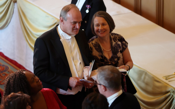 إد ديفي” يقاطع مأدبة ترامب احتجاجًا على استمرار الإبادة”