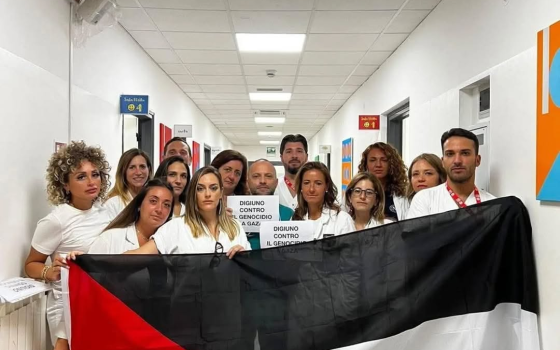 احتجاج داخل مستشفى “نابولي” دعمًا لغزة