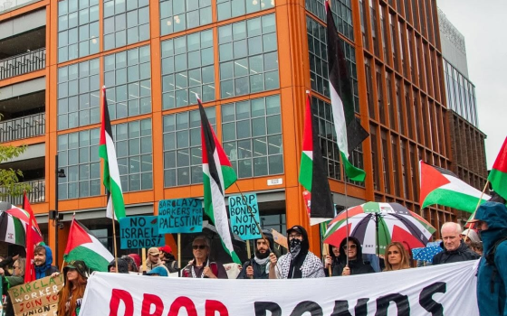 خطوة غير مسبوقة!.. عمال “باركليز” يقودون احتجاجًا ضد دعم البنك للاحتلال