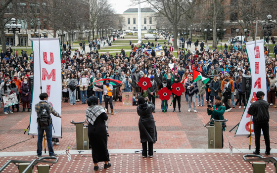 انتهكت حرية تضامننا!.. طلاب العدالة يقاضون رئيسة جامعة ميسوري  