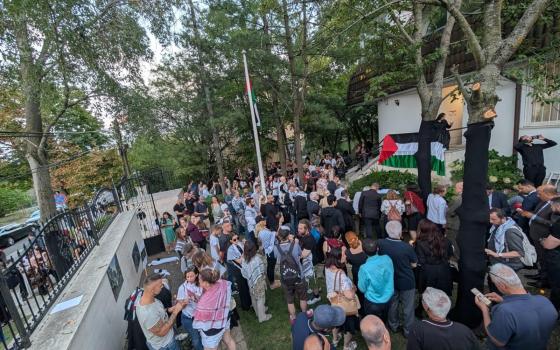 وقفة شموع في بودابست تكريمًا لأرواح أطفال غزة