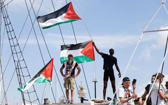 إعداد لافتات تضامنية.. "أسطول الصمود المغاربي" يدعو الجماهير الرياضية لدعم فلسطين