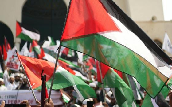 معادٍ لفلسطين.. اقتحام مركز “تبادل السياسات" ببريطانيا