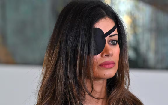 ضابط شرطة يواجه المحاكمة بعد إصابة متظاهرة داعمة لفلسطين