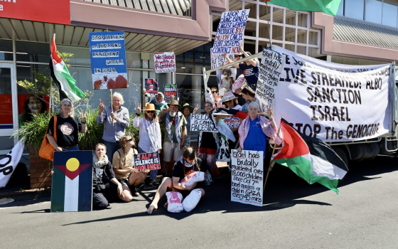 احتجاج يحاصر مكتب نائبة أسترالية رفضًا لتسليح الاحتلال