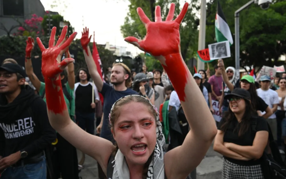 احتجاج تضامني يحاصر سفارة الاحتلال في المكسيك