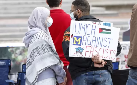جامعة ميشيغان تواصل إجراءاتها التأديبية ضد خريج مؤيد لفلسطين