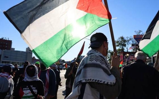 تسلح الاحتلال.. نشطاء يغلقون شركة “ميني سيركيتس” بأمريكا