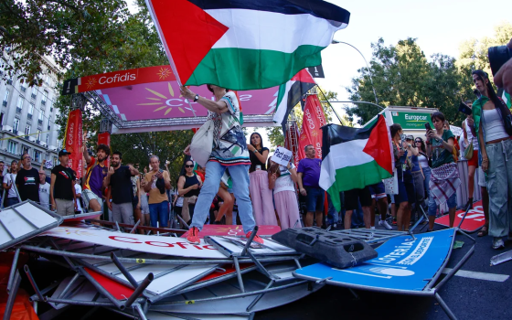 إيران تحث إسبانيا على تعليق مشاركة الاحتلال بالبطولات الرياضية