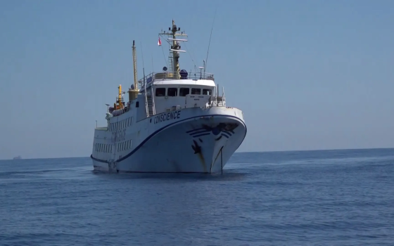 أسطول “الضمير” يواصل إبحاره إلى غزة رغم تهديدات الاحتلال