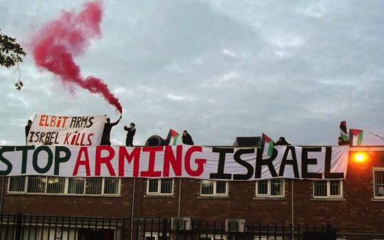 يسلح الاحتلال  ..إغلاق البوابة الرئيسية لمصنع أسلحة تابع لـ"إلبيت سيستمز" ببريطانيا