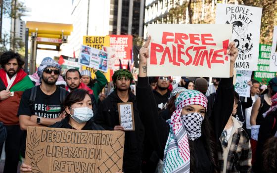 اتهمها بـ "معاداة السامية" .. قاضية أمريكية توقف مساعي ترامب لقطع التمويل عن جامعة كاليفورنيا