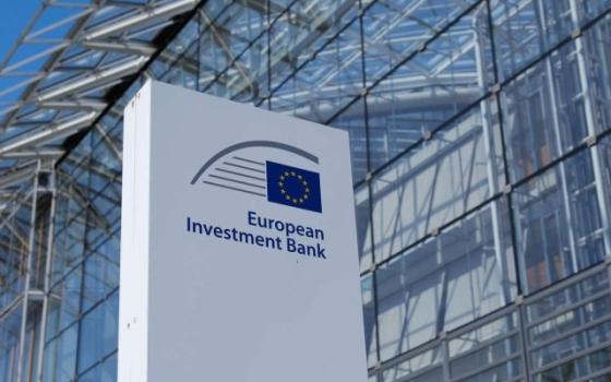 "هند رجب" ..تجبر بنك الاستثمار الأوروبي على التحقيق في تمويله للاحتلال