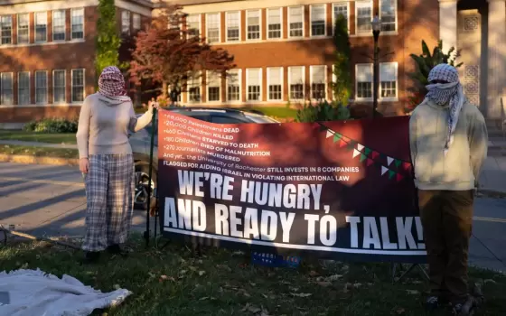 لأجل غزة..  طلاب روتشستر يصمدون 12 يومًا بإضرابٍ عن الطعام