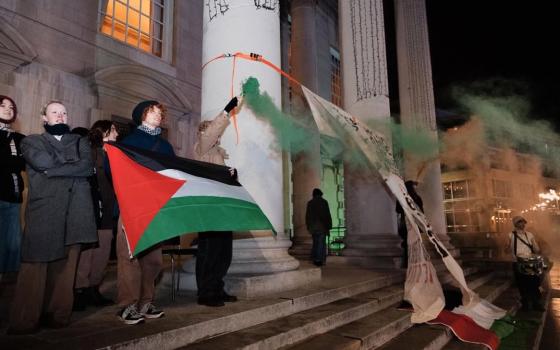 "أوقفوا تسليح إسرائيل"  احتجاج أمام بلدية ليدز ببريطانيا