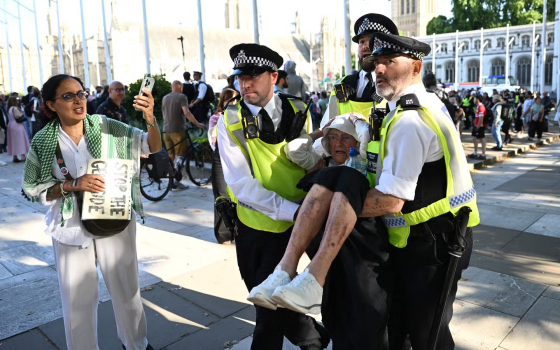 الكشف عن ارتفاع اعتقالات داعمي فلسطين ببريطانيا بنسبة 660%