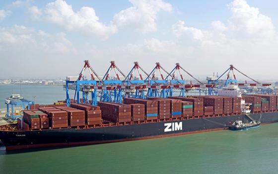 دعوات لتحرك شعبي.. فرنسا تواصل تواطؤها مع الإبادة عبر استقبال سفن شركة "زيم"