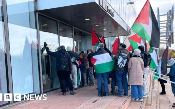 رفضًا للتواطؤ الإعلامي  تعطيل كلمة المدير العام لـ”بي بي سي” في غلاسكو