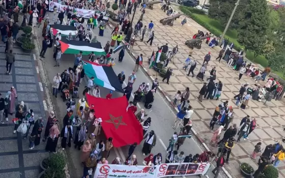 "نرفض الإبادة والتطبيع" ..مسيرات ليلية في المغرب تطالب بإنهاء الحصار على غزة