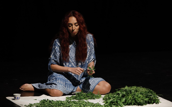 عرض مسرحي لـ ..“أطباء بلا حدود” تكريمًا لنساء غزة ولبنان