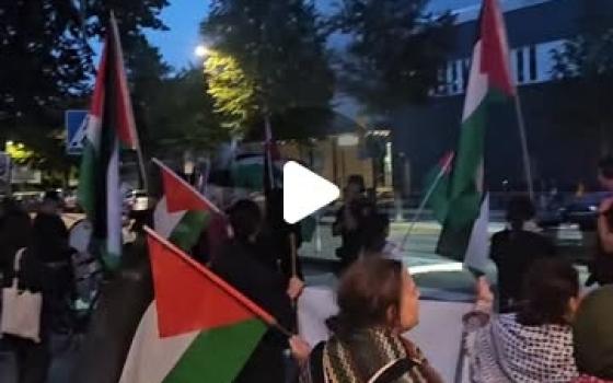 تروج لروايات الاحتلال..  أحتجاج أمام إذاعة SVT السويدية