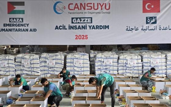 تركيا تتضامن مع غزة.. افتتاح سوق خيري في دوزجة لجمع المساعدات الإنسانية