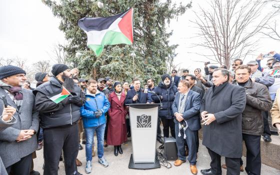 لأول مرة في تاريخها.. تورونتو ترفع العلم الفلسطيني على مبنى البلدية