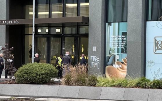 يستثمر في "إلبيت"! نشطاء يستهدفون بنك "نيويورك ميلون" في مانشستر