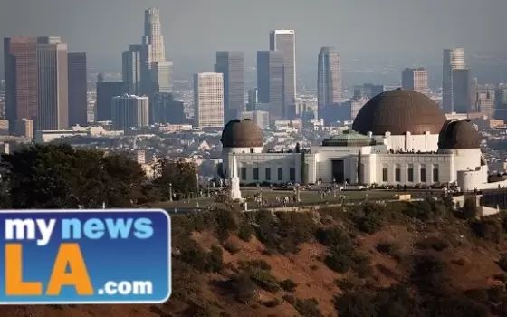 تنديدًا بجرائم الاحتلال..  احتجاج أمام معبد في لوس أنجلوس نصرًة لغزة