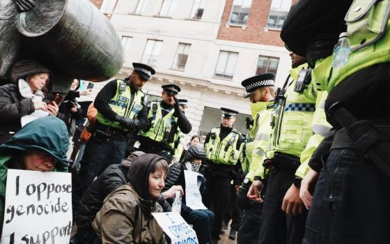 تخللها اعتقالات ..قمع احتجاجات مؤيدة لـ"حركة فلسطين" في ليدز ونورثامبتون