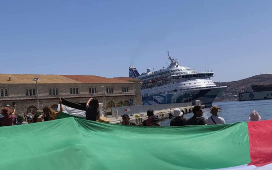 احتجاج في اليونان رفضًا لوصول سفينة سياحية إسرائيلية