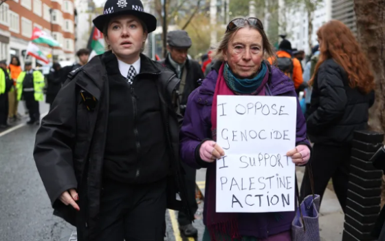 هدى عموري تطعن قضائيًا على حظر بريطانيا لـ "حركة فلسطين"