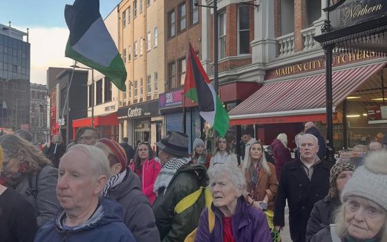 بعد زيارته للاحتلال احتجاج ومطالب بإقالة وزير التربية الأيرلندي