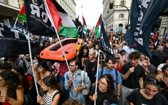 إيطاليا تنتفض طلابيًا ..عشرات الآلاف يجتاحون الشوارع رفضًا لميلوني ودعمها للاحتلال